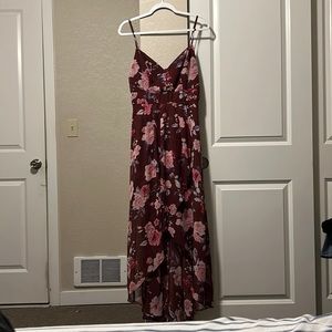 I’m selling a beautiful long sleeveless dress! Only worn once, great condition